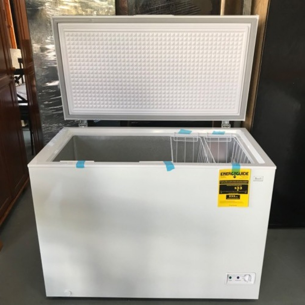 FREEZER- AVANTI 10 CU FT WHITE 2 BASKETS